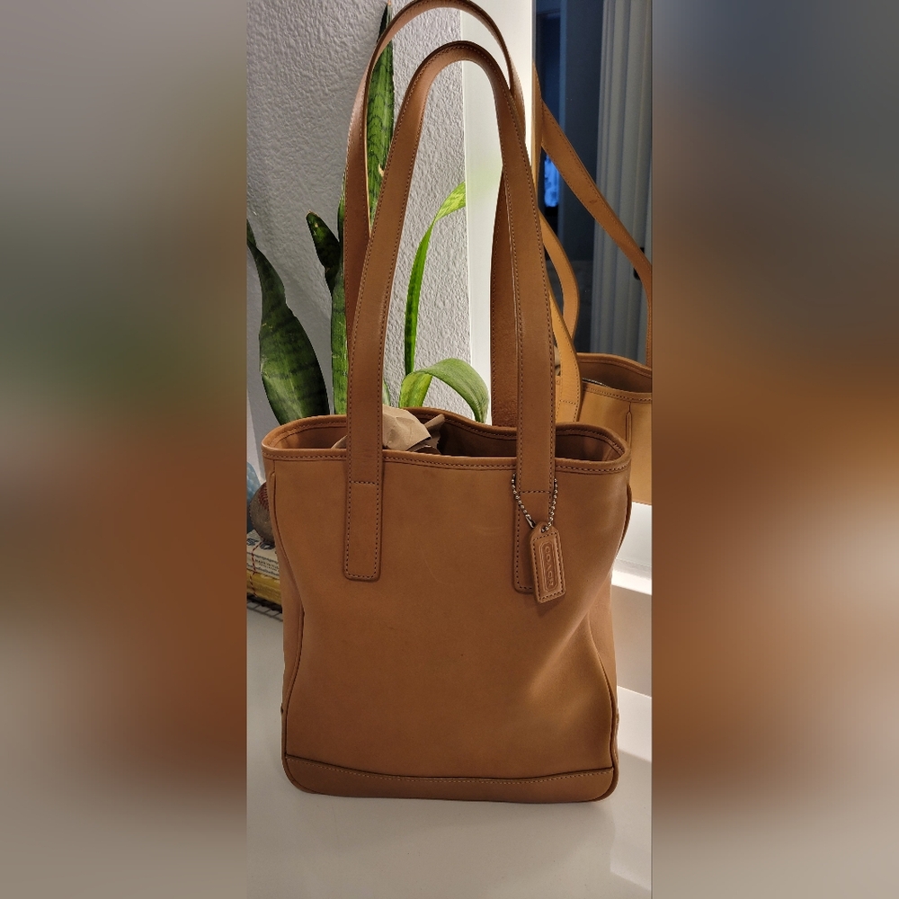 Coach 2003 Hampton Lunch Tote in Camel